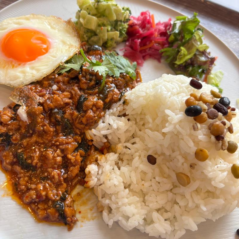 ガパオ風チキン炒め(ロイヤルガーデンコート)