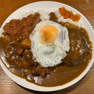 カツカレー 大盛り ハンバーグ 目玉焼き