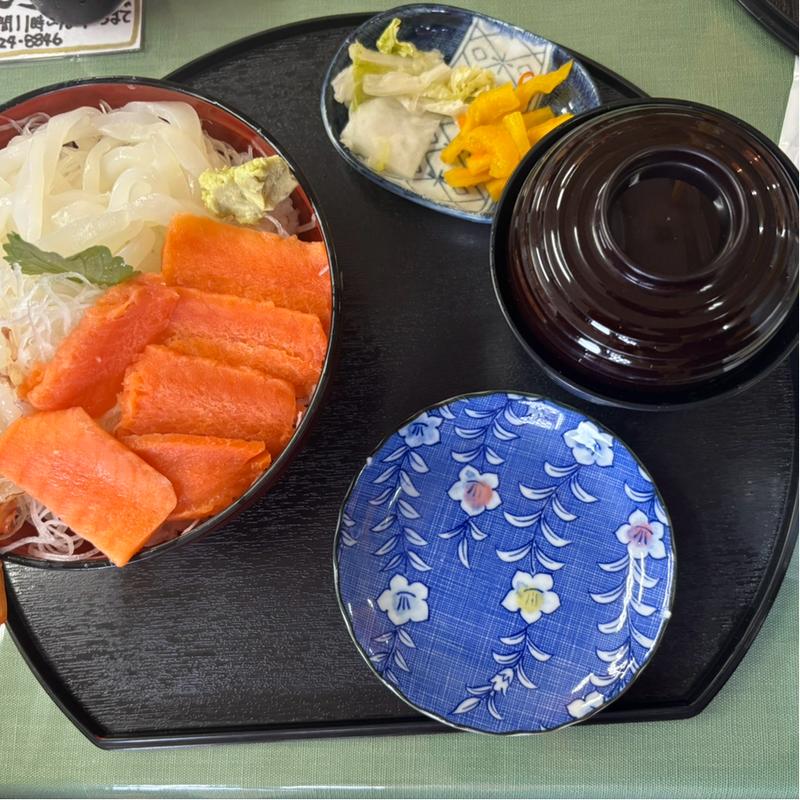 三種盛丼(ひこまる （ひこ◯）)