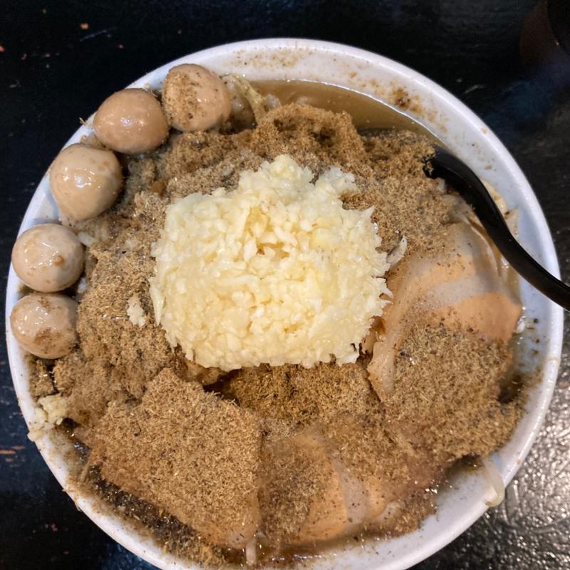ラーメン（並）うずら煮卵トッピング(自家製太麺 ドカ盛 マッチョ 三ノ宮店)