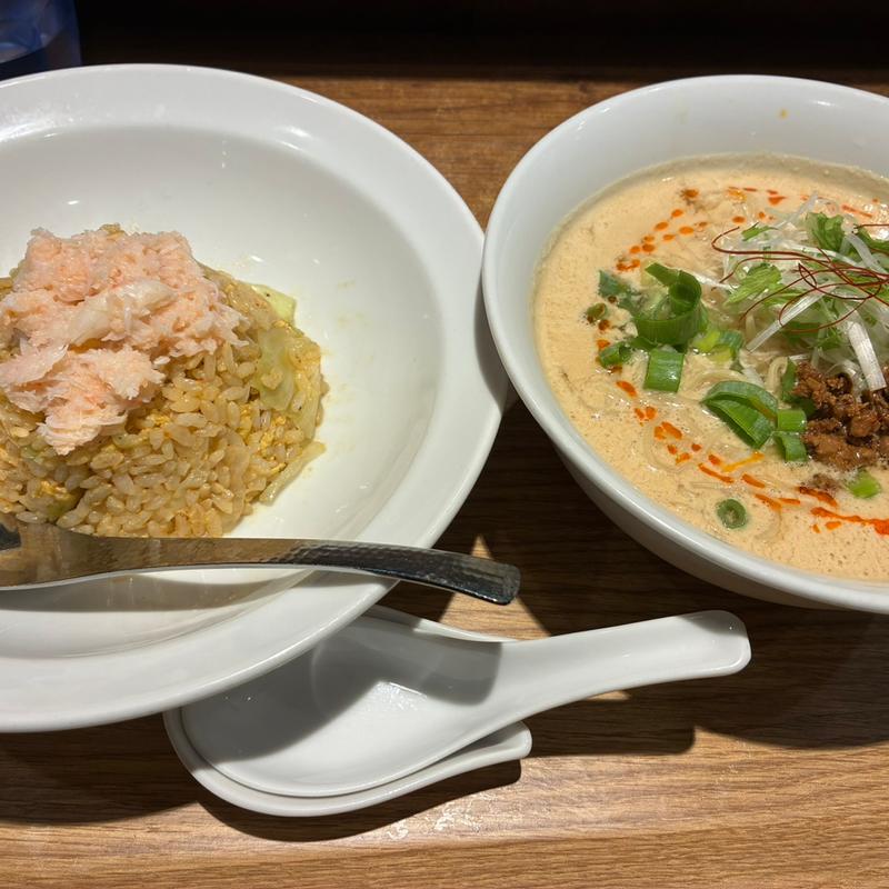 担々麺とガーリックレタスチャーハンセット(かにチャーハンの店 横浜店(JOINUS DINING))