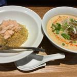 担々麺とガーリックレタスチャーハンセット