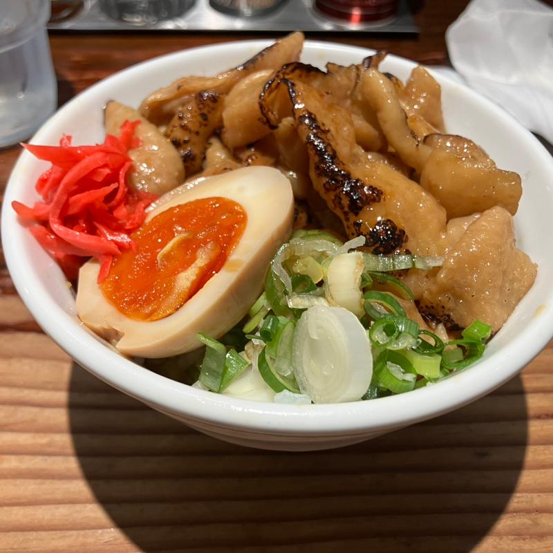 炙り鶏皮丼(らぁめん 夢のや )