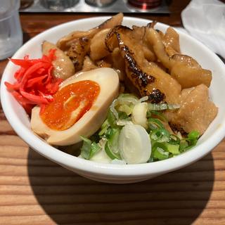 炙り鶏皮丼