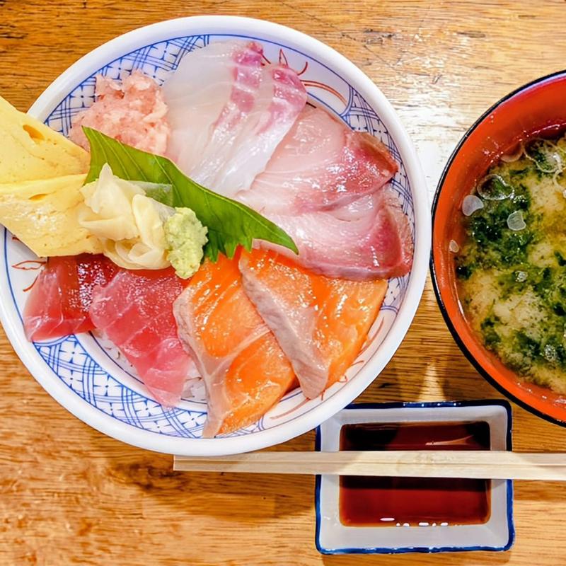 磯丸5色丼(磯丸水産 新宿3丁目店)