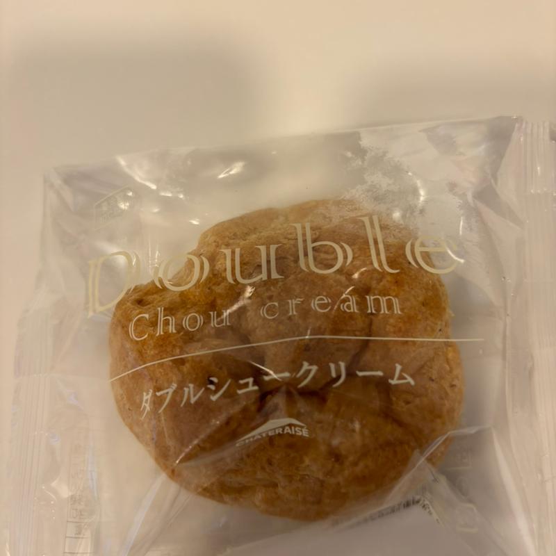 ダブルシュークリーム(シャトレーゼ LABI品川大井町店)