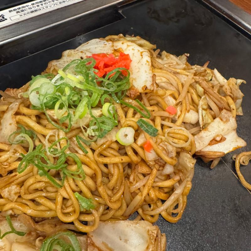 ガーリック焼そばイカトッピング野菜大盛(お好み焼は ここやねん 茨木駅前店)