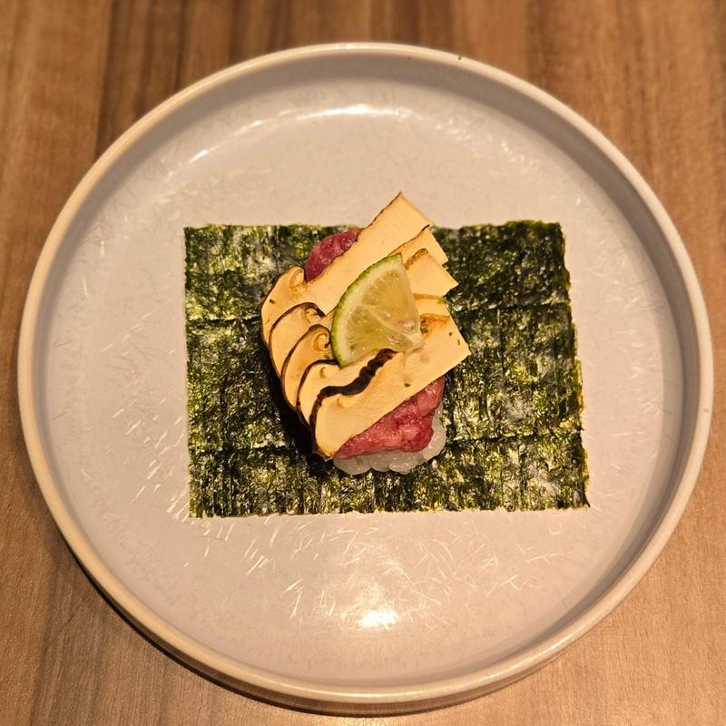 和牛と松茸の手巻き(うしごろ 銀座店)