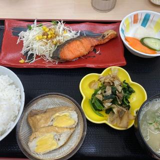 筋骨隆々定食　ミニ豚汁