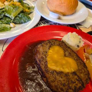 チーズハンバーグ、デミグラスソース