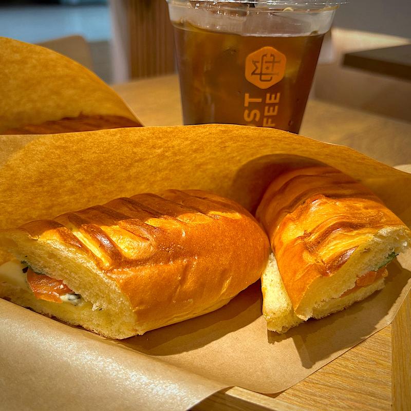 トマトとモッツァレラ(THE MOST COFFEE satellite)