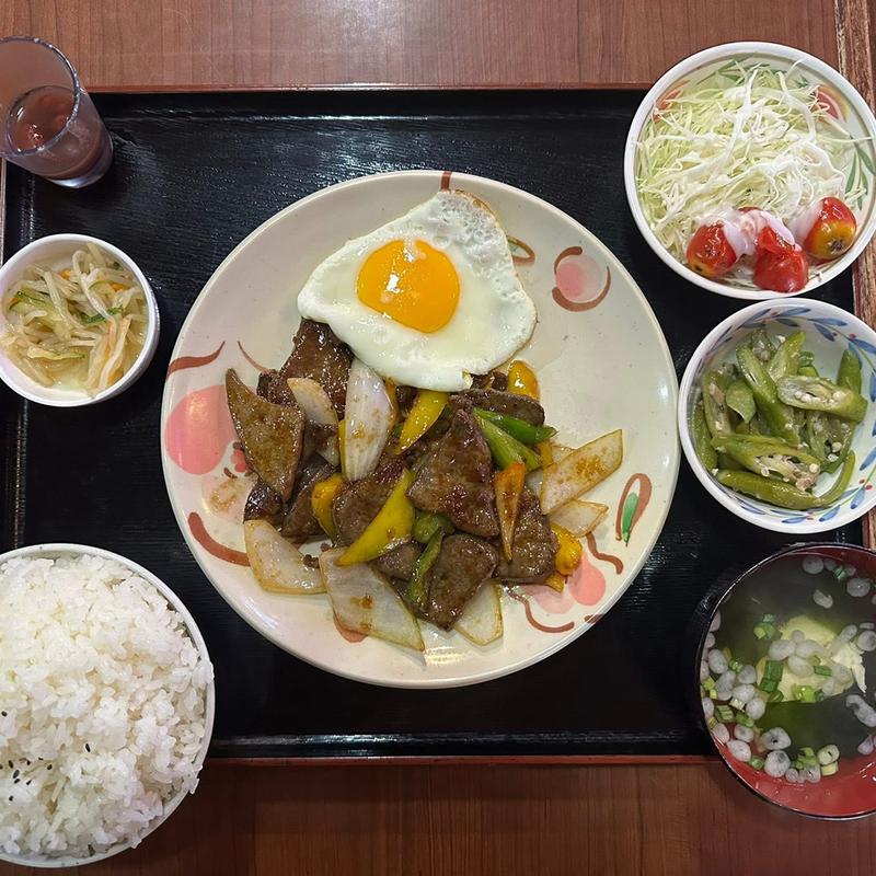 Cランチ レバ炒め定食(アクアリュウム喫茶 慈伴賜)