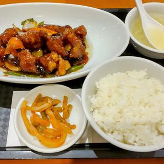 黒酢豚定食