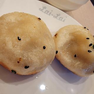 焼き小籠包2個(Lai-Lai 焼き小籠包)