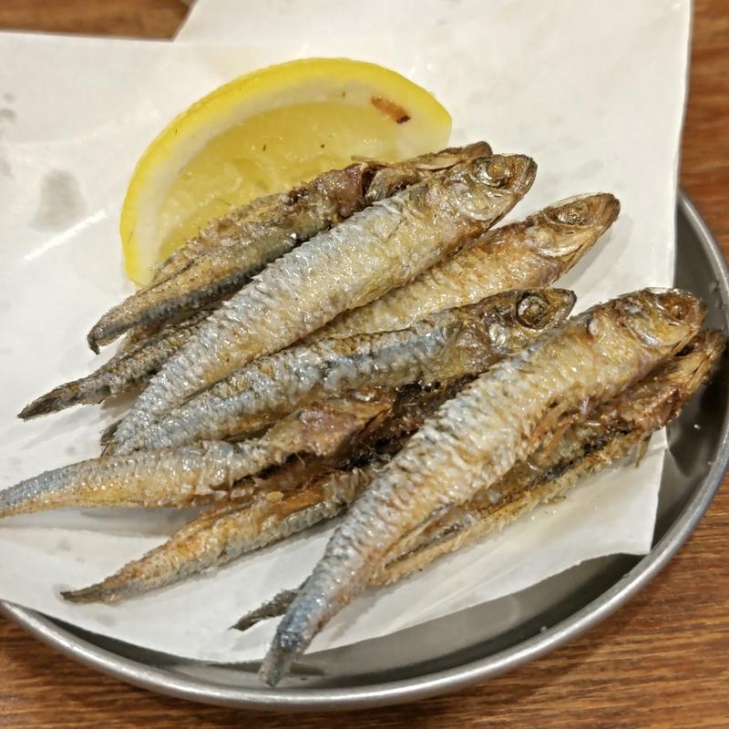 トンゴロウいわし唐揚げ(釣宿酒場マヅメ 野毛本店)