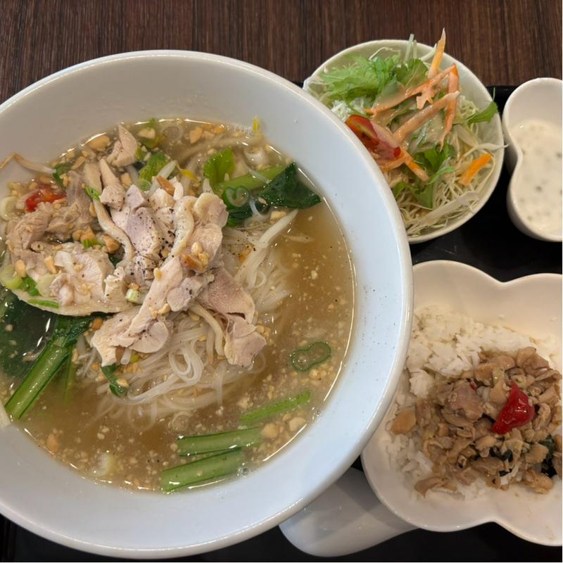 鶏肉入り汁ビーフン(ペンタイ)