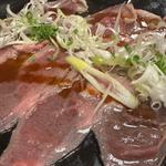 黒毛和牛の炙り～ガーリックソース