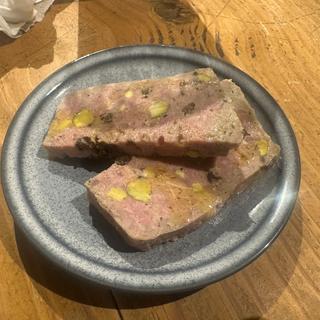 鴨とピスタチオのパテ(BEER STAND molto!! 阪急三番街店)