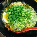 黒ラーメン　ネギ