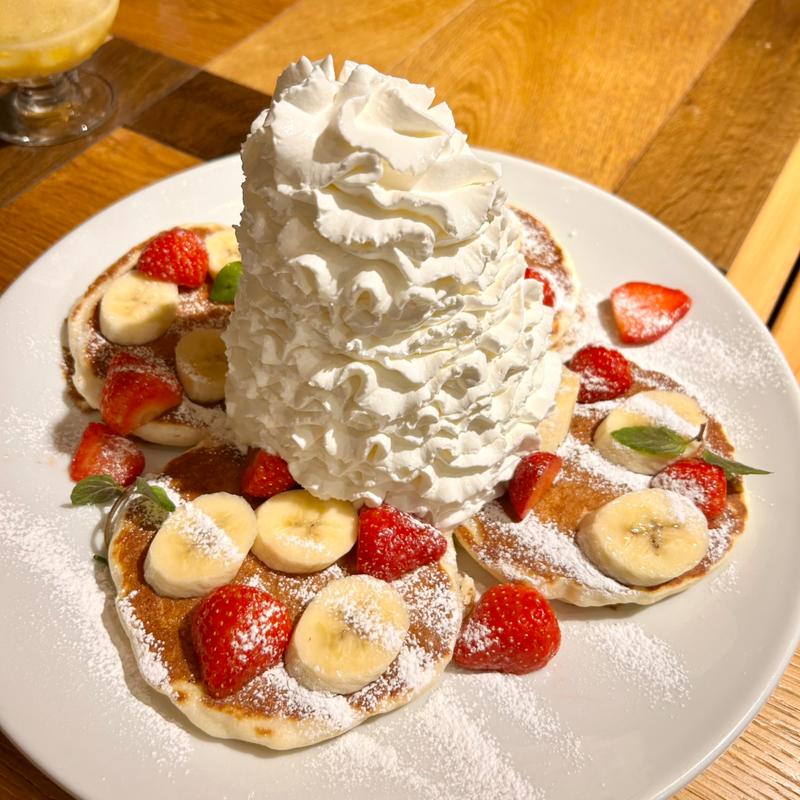 ストロベリー＆バナナホイップパンケーキ(コナズ珈琲新船橋)