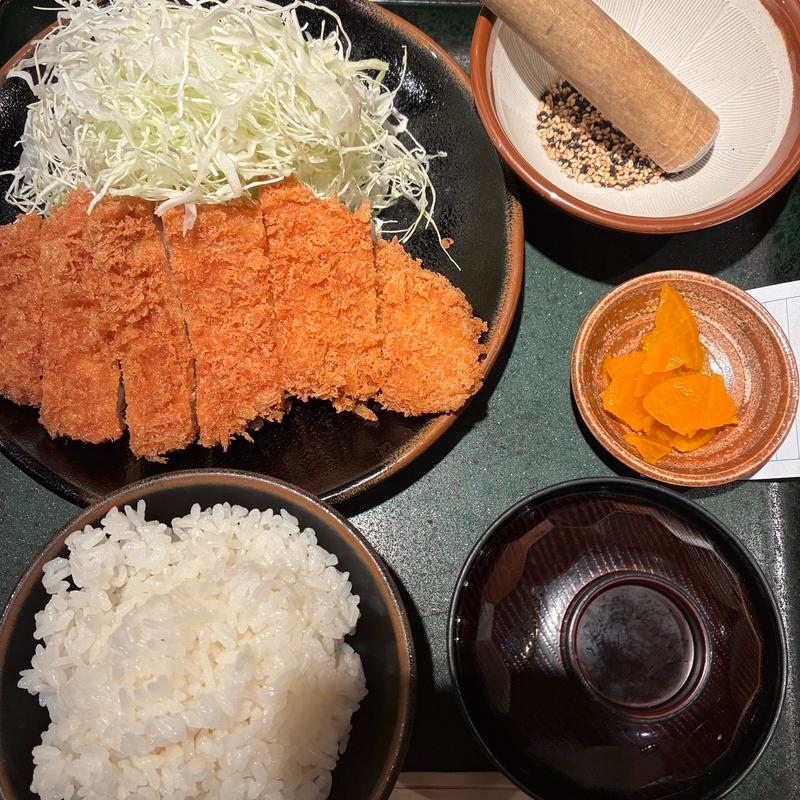 ロースかつ定食（ご飯少なめ）(とんかつ こころ)
