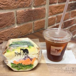 アボカドシュリンプ&サーモンサンド