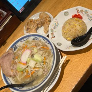 昔ながらのタンメンチャーシュートッピング　チャーハン　唐揚げセット