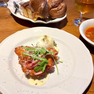 鶏ムネ肉のカツレツ　ウフマヨ(MONIQUE)