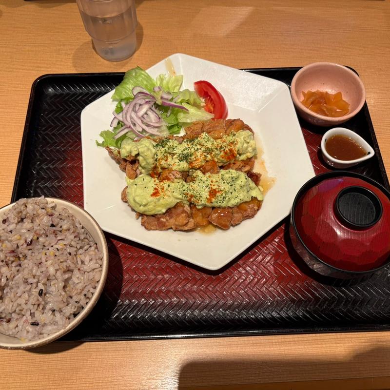 アボカドタルタルのハワイアンチキン南蛮(大戸屋ごはん処 赤羽駅東口店)