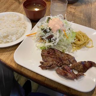 ビーフステーキランチ(ステーキハウス キューブ)