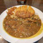 牛すじ煮込みカレー＋メンチカツ＋きのこ
