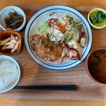 八海定食　肉