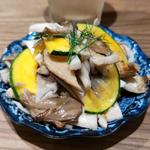 すず南瓜と焼き茸のナムル(焼鳥 ハレツバメ 横浜鶴屋町店)