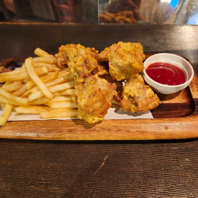 鶏唐ポテトつき(すみびやき串串 )