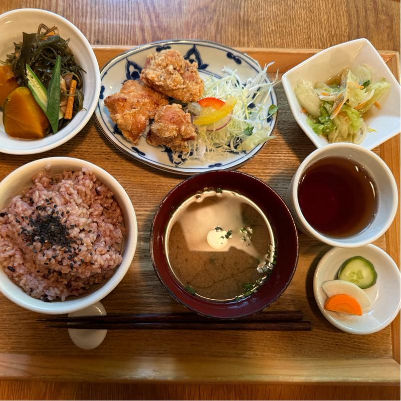 季節の一汁三菜ランチ(写真集食堂 めぐたま)