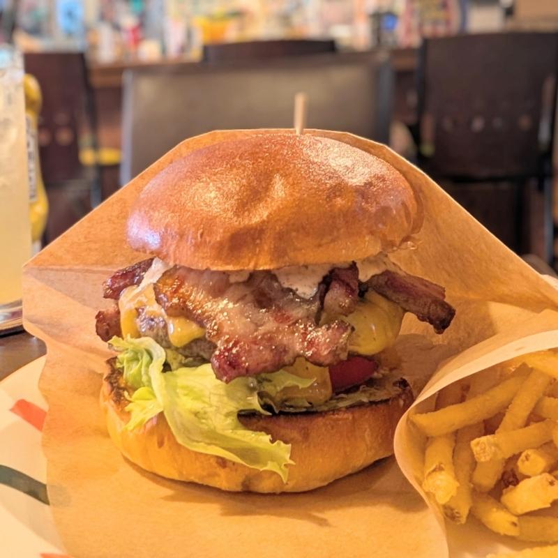 ベーコンチーズバーガー(Nick & Renée)