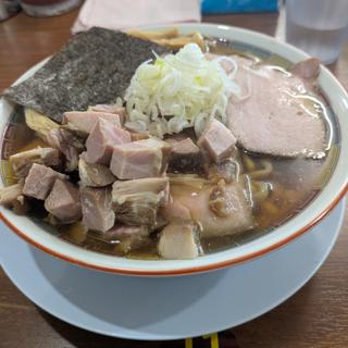煮干しチャーシュー麺大盛（はじ肉トッピング）(拉麺ケンタ)