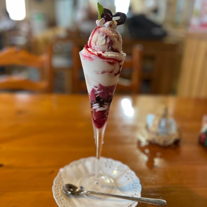 木いちごパフェ(カフェいちご )