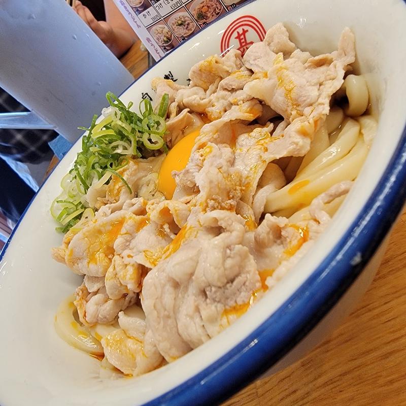 肉たまぶっかけRED大盛り(冷)(うどん甚三 （じんざ）)