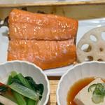 鮭定食(Hitoshinaya（ひとしなや）)