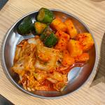 キムチ盛合せ(焼肉ホルモンまるよし精肉店 新福島店)