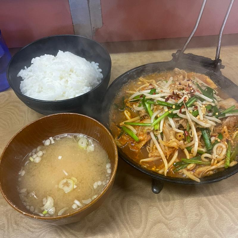 鉄板豚キムチ定食(お食事の店 多津田(たつた))