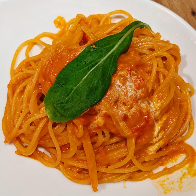 ひげ長海老のトマトクリームパスタ(トラットリア ターヴォラ)