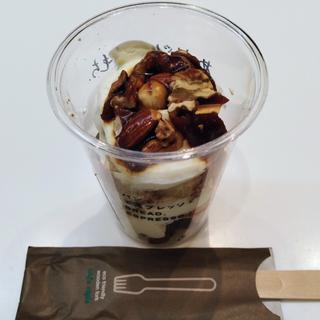 サワークリームとナッツのフレンチパフェ(パンとエスプレッソと東京＆TOKYO)