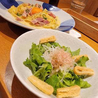 厚切りベーコンの
カルボナーラ鎌倉風サラダセット(鎌倉パスタ 浦和パルコ店)