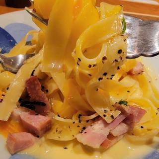 厚切りベーコンの
カルボナーラ鎌倉風サラダセット