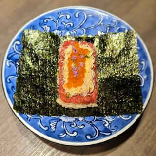 毛蟹といくら、嚴選部位の手巻き(USHIGORO S. GINZA)