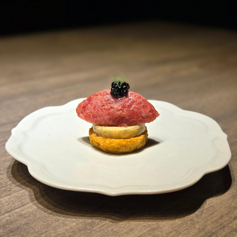 キャビアと和牛の燻製タルタル(USHIGORO S. GINZA)