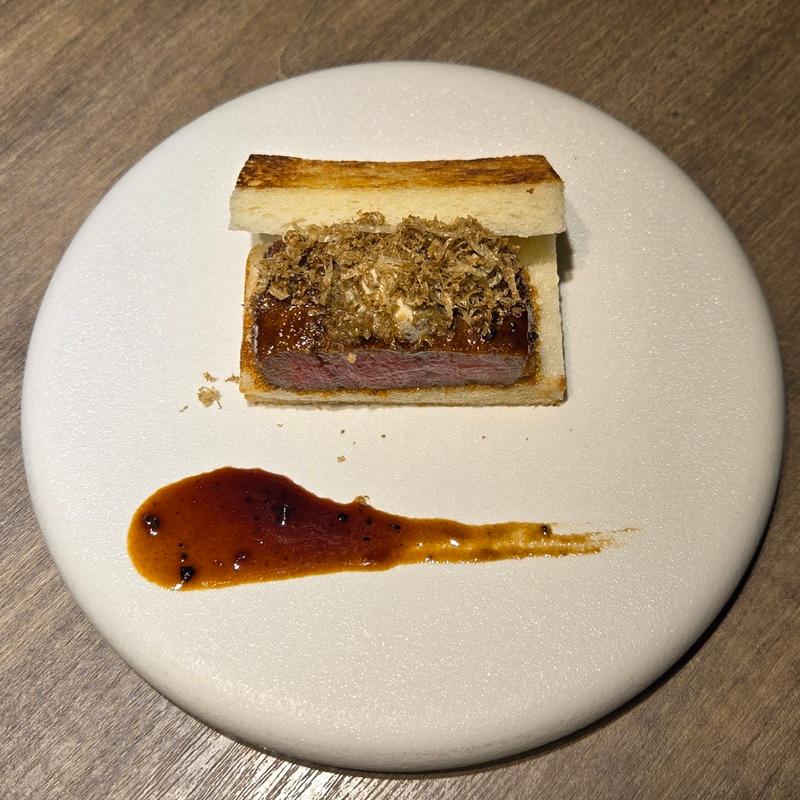 シャトーブリアンカツサンド トリュフ添え(USHIGORO S. GINZA)