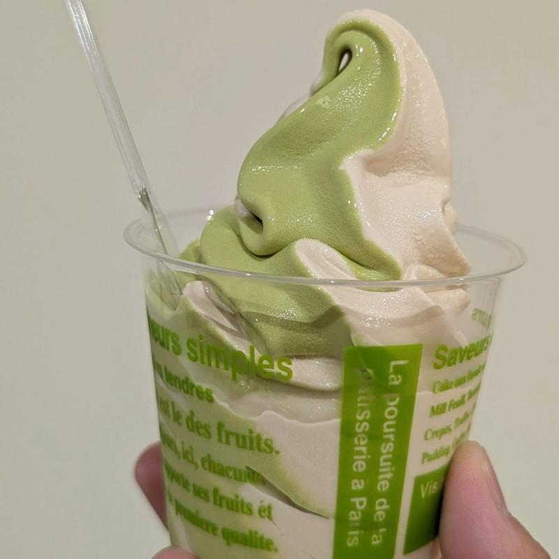 特選抹茶とロイヤルミルクティーのミックスソフトクリーム(森山園 イオン松江店 )